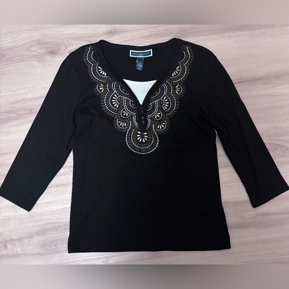 Karen Scott Dress Shirt
Doubled layer look
Comfort Office Wear
Size Sm
Like New
